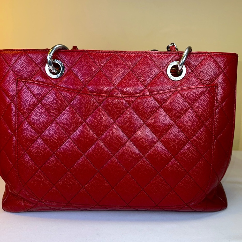 Chanel Red Quilted Shoulder Bag - Picture 4 of 15